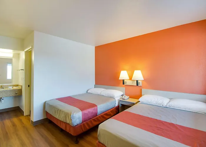 Hotel 6-phoenix, Az - East