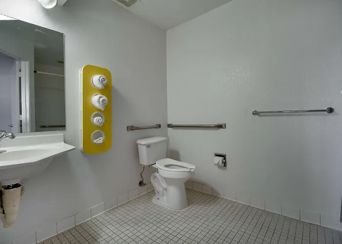 Hotel 6-phoenix, Az - East