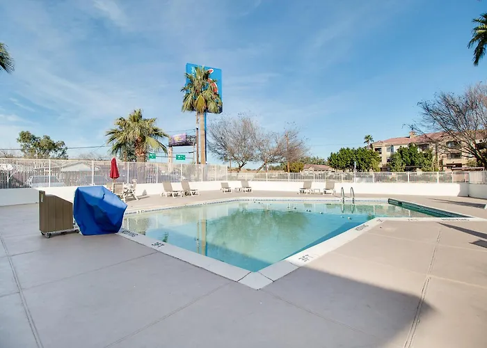 Hotel 6-phoenix, Az - East