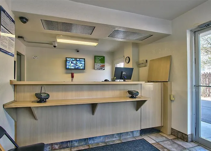 Hotel 6-phoenix, Az - East Phoenix