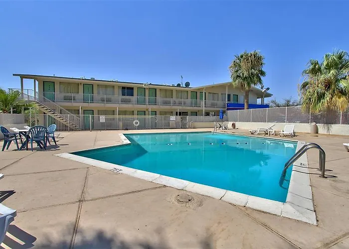 Hotel 6-phoenix, Az - East